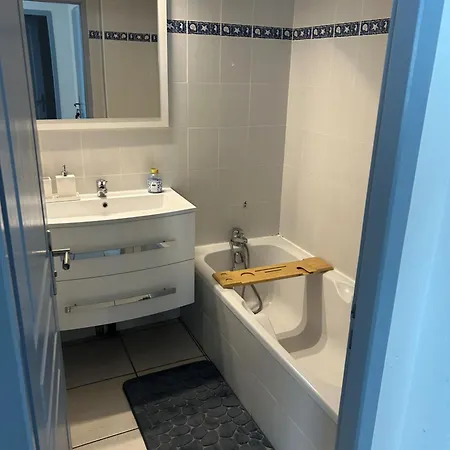 4 Pers Avec Parking Clim Dans Res Securise Apartmán *