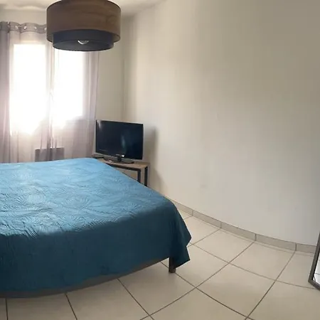 4 Pers Avec Parking Clim Dans Res Securise Περπινιάν