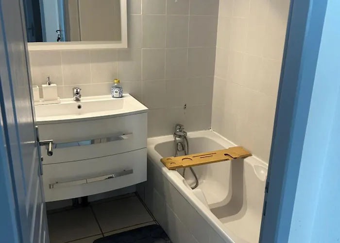 4 Pers Avec Parking Clim Dans Res Securise Apartment *